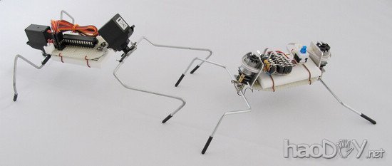 数字PK模拟  对比基于不同控制理念的两只爬虫机器人