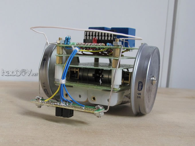 微型机器人系列-模拟计算机循线小车 附视频