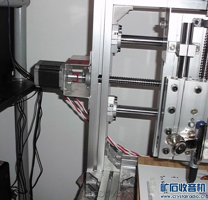 0004.jpg 前时连凑带糊的做了雕刻机,重新上马