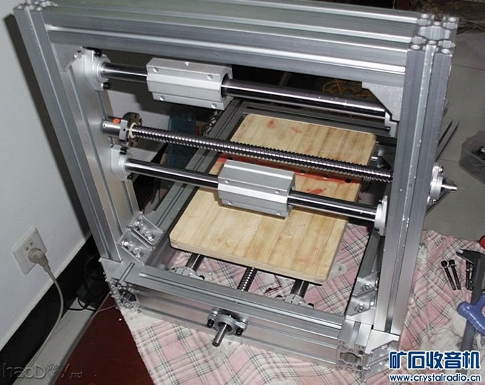 0007.jpg 前时连凑带糊的做了雕刻机,重新上马