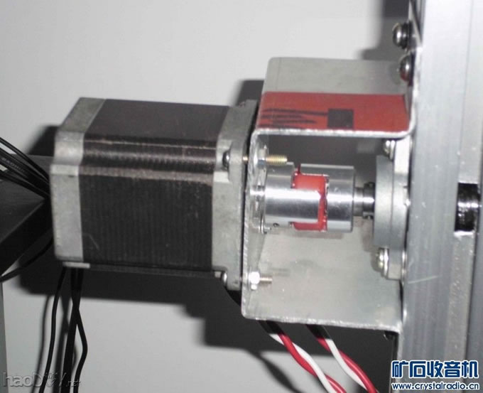 0002.jpg 前时连凑带糊的做了雕刻机,重新上马