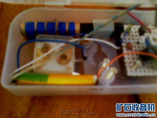 左半边调谐及电池 现代元件做的636晶体管收音机