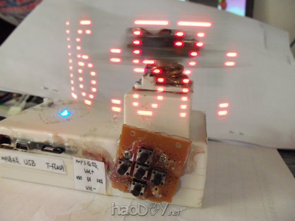 000_0021.JPG DIY集MP3、电子时钟、电子音乐于一体的梦幻十字led旋转屏附视频