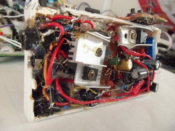 100_2218.JPG DIY集MP3、电子时钟、电子音乐于一体的梦幻十字led旋转屏附视频