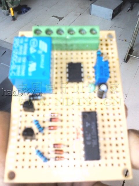 正面 DIY  安装在车上的led爆闪雾灯