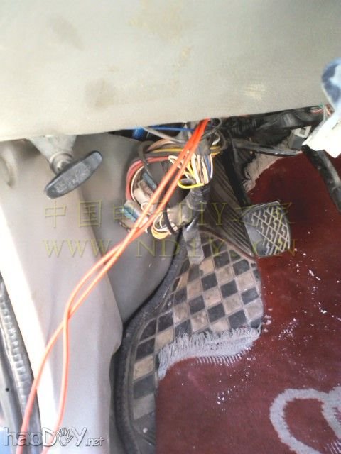 从新布线 DIY  安装在车上的led爆闪雾灯