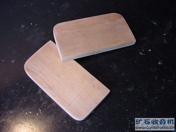 用木板作两个底盘的端板 用木板作两个底盘的端板