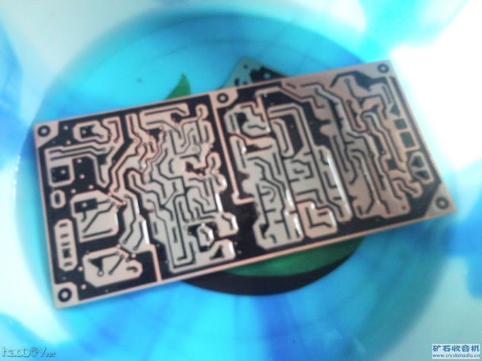 腐蚀PCB板.jpg 腐蚀PCB板.jpg