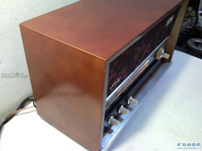 以假乱真的红灯机机壳的左侧面1.jpg 以假乱真的红灯机机壳的左侧面1.jpg