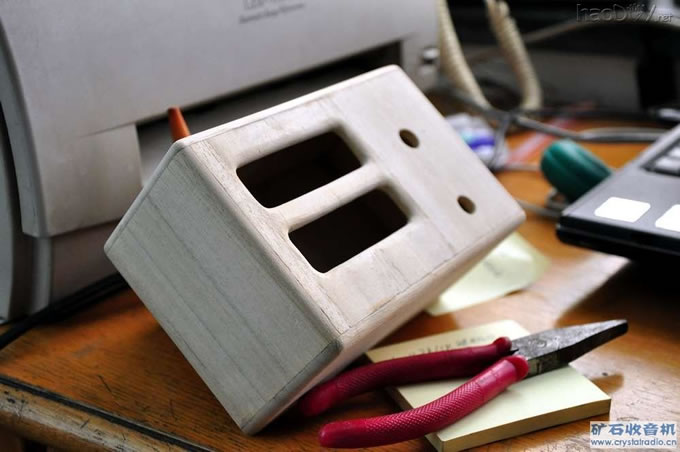 倒圆以后的机壳.JPG 两管再生收音机