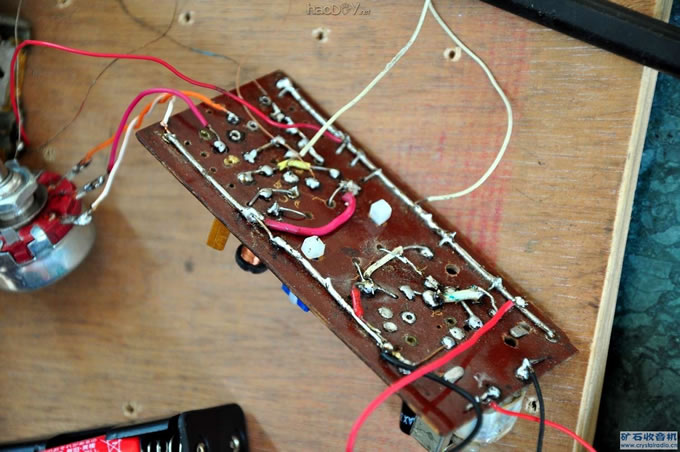 背面接线.JPG 两管再生收音机