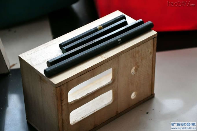 刚刚粘好.JPG 两管再生收音机