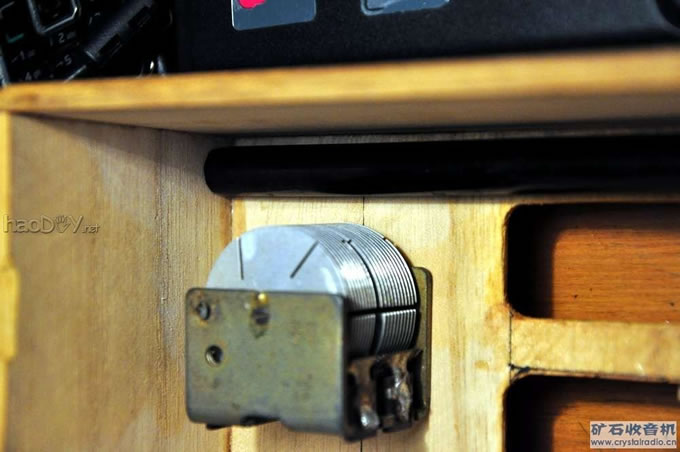 磁棒和动片很近.JPG 两管再生收音机