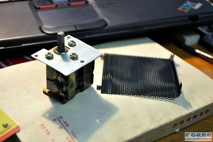 双连和铝板,喇叭网.JPG 两管再生收音机