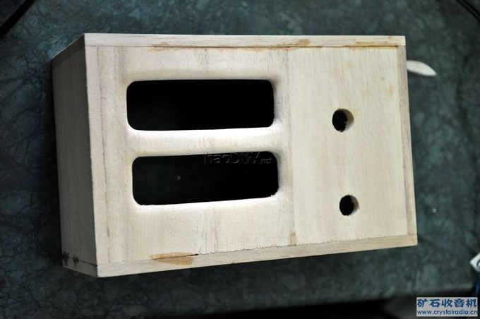 第一次打磨完毕,补缝.JPG 两管再生收音机
