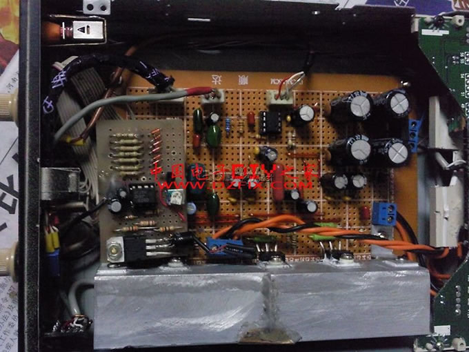 相册0564_副本.jpg 装在光驱里的功放