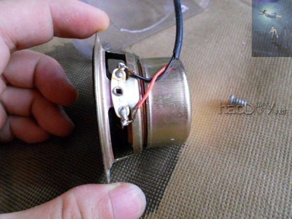 6e0cdd994063b6d0c9eaf49d.jpg 自制透明小音箱