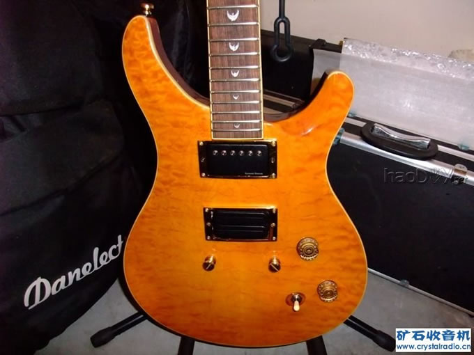 装零件后的琴体效果 装零件后的琴体效果