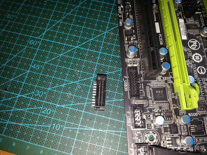 点击查看原图 主板大动工 前置usb3.0前置面板换新装