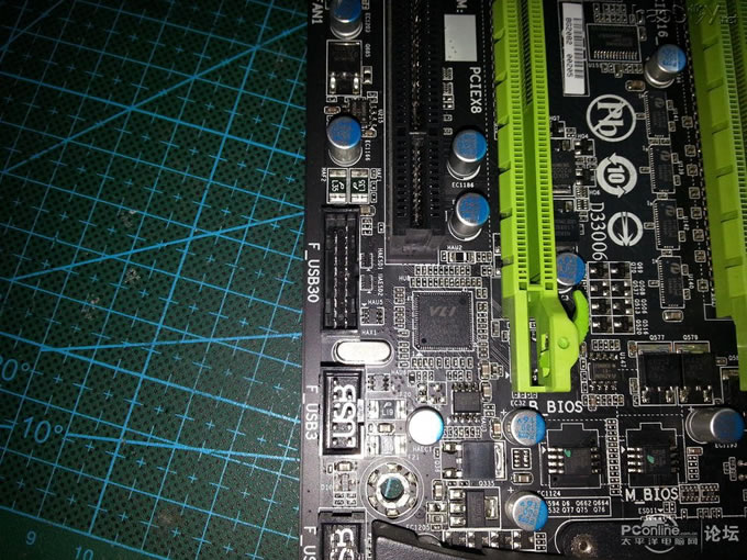 点击查看原图 主板大动工 前置usb3.0前置面板换新装