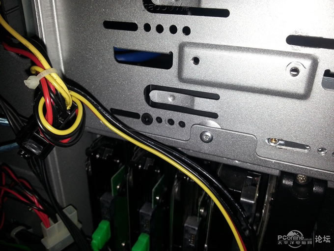 点击查看原图 主板大动工 前置usb3.0前置面板换新装