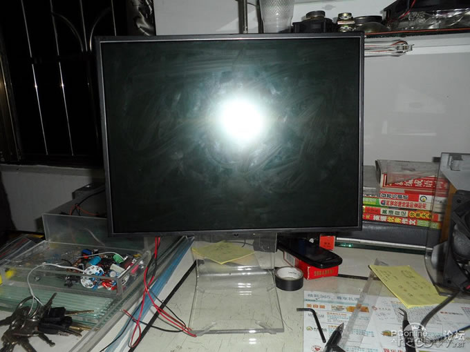 点击查看原图 不到200大洋自己组的超薄显示器、亚克力+不锈钢的极致组合