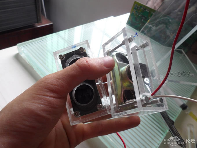 点击查看原图 不到200大洋自己组的超薄显示器、亚克力+不锈钢的极致组合