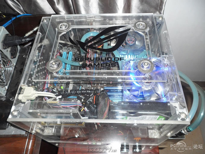 点击查看原图 不到200大洋自己组的超薄显示器、亚克力+不锈钢的极致组合