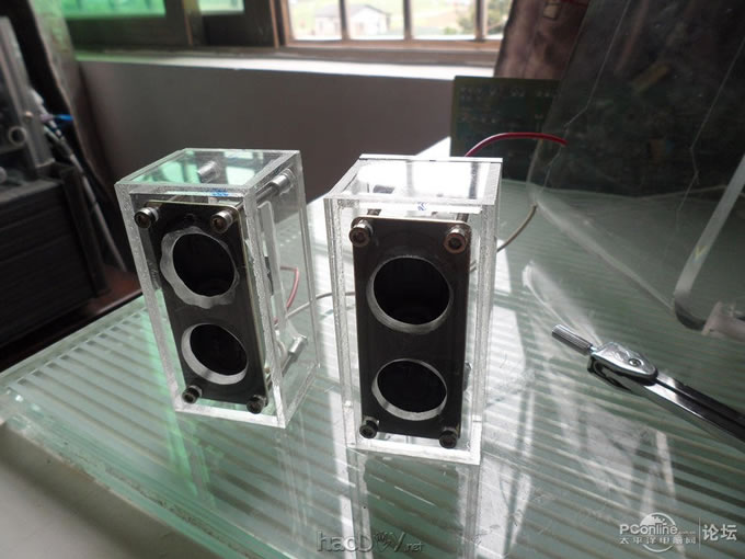 点击查看原图 不到200大洋自己组的超薄显示器、亚克力+不锈钢的极致组合