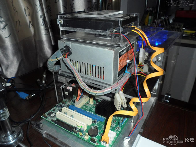 点击查看原图 不到200大洋自己组的超薄显示器、亚克力+不锈钢的极致组合