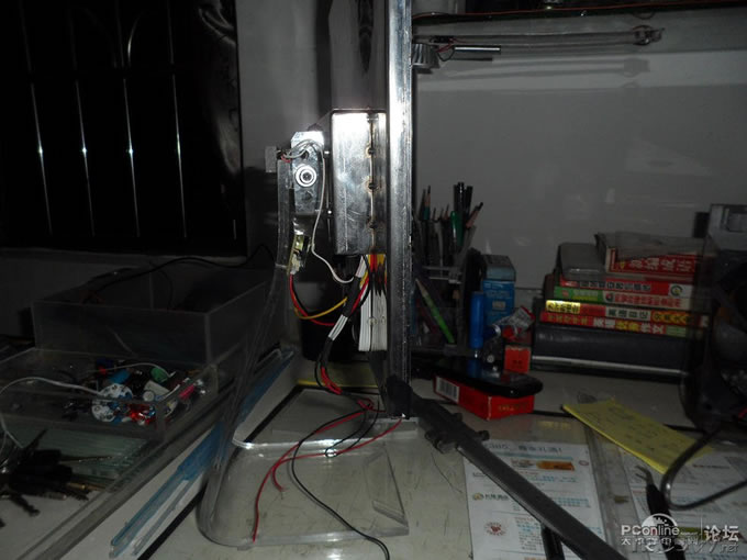 点击查看原图 不到200大洋自己组的超薄显示器、亚克力+不锈钢的极致组合