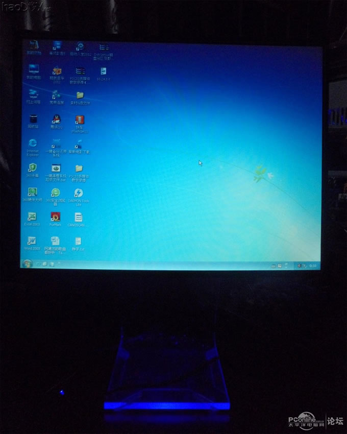 点击查看原图 不到200大洋自己组的超薄显示器、亚克力+不锈钢的极致组合