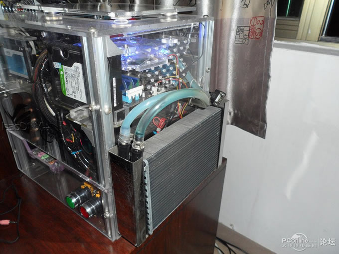 点击查看原图 不到200大洋自己组的超薄显示器、亚克力+不锈钢的极致组合