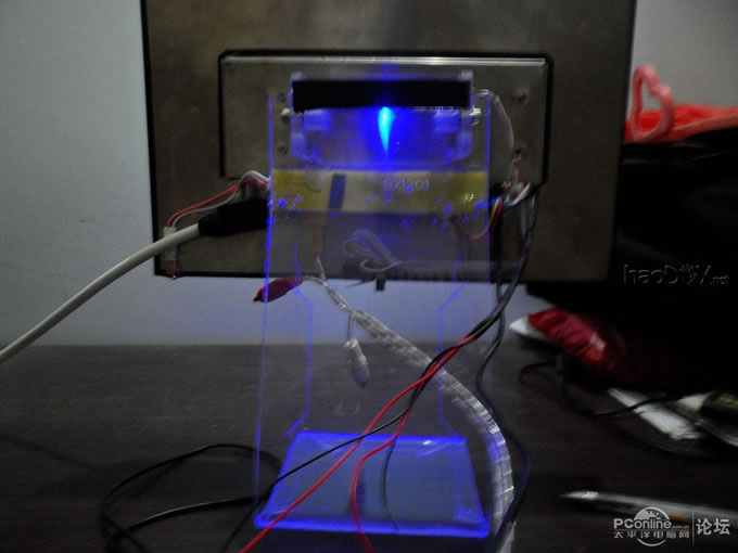 点击查看原图 不到200大洋自己组的超薄显示器、亚克力+不锈钢的极致组合