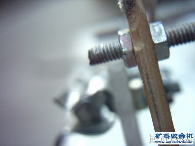 8号丝通过4MM板牙加工的四根异样长度丝杆。 8号丝通过4MM板牙加工的四根异样长度丝杆。