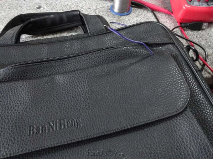 点击检查原图 节能环保无处不在,自制太阳能充电包包