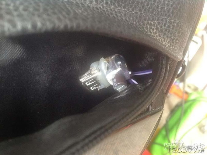 点击检查原图 节能环保无处不在,自制太阳能充电包包