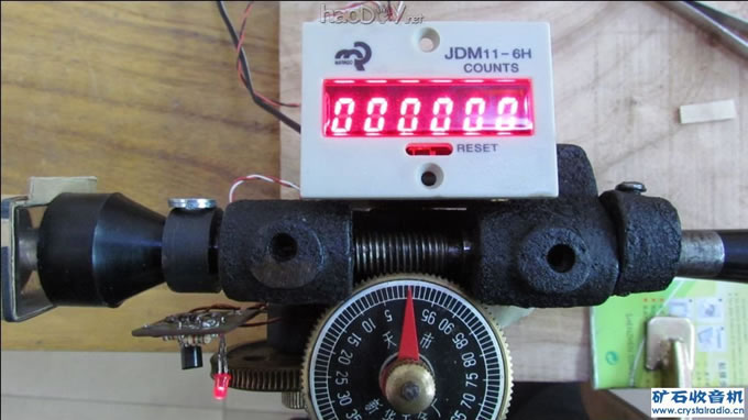 6 将电路板,磁铁,电子式累加计数器安装在合适的位置。.jpg diy指针式绕线机增加数字显示