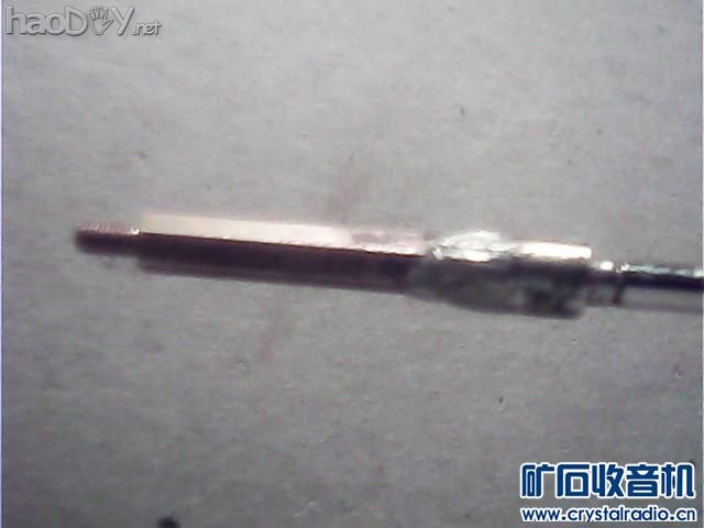 3-1参赛作品:FM矿石收音机:制作:焊接天线连接头.jpg 制作一台音量大的 灵敏度高:矿石FM收音机