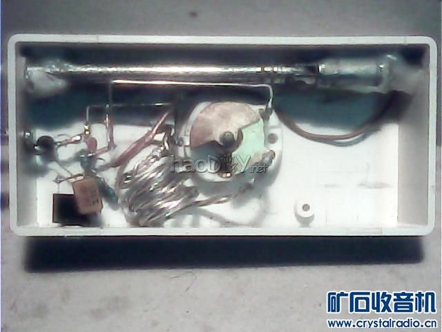 3-3参赛作品:FM矿石收音机:制作:焊接全部元件.jpg 制作一台音量大的 灵敏度高:矿石FM收音机