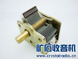 空气电容.jpg 一台不用天地线、且捡波器为纯矿石的AM矿石收音机