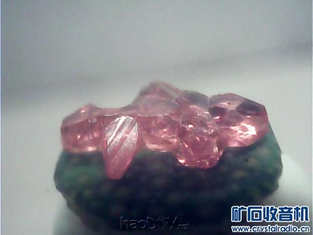 红锌矿.jpg 一台不用天地线、且捡波器为纯矿石的AM矿石收音机