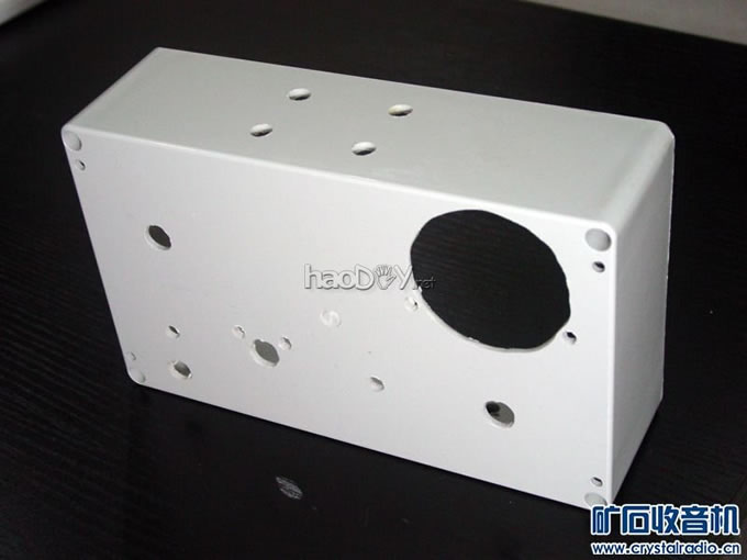 开好孔的机壳.JPG 矿石收音机多用测试仪