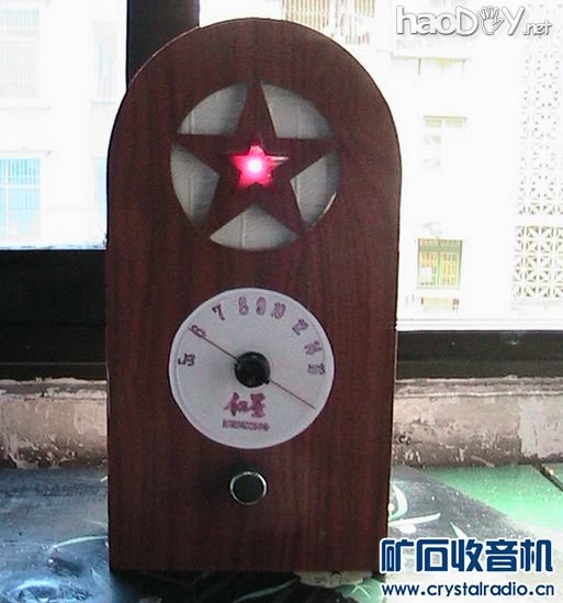 IMG_2396.jpg 一台怀旧的仿古收音机
