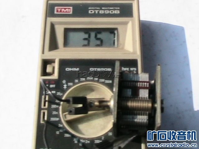 照片2 062.jpg 一台怀旧的仿古收音机