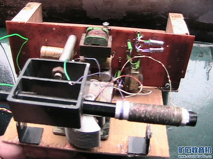 IMG_2395.jpg 一台怀旧的仿古收音机