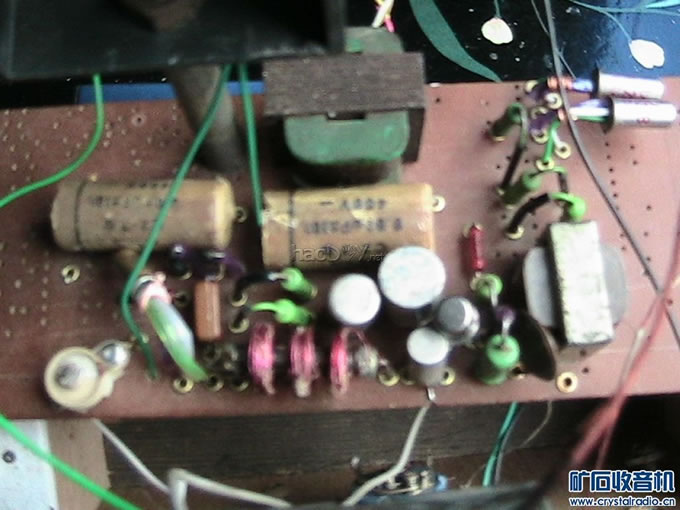 IMG_2386.jpg 一台怀旧的仿古收音机