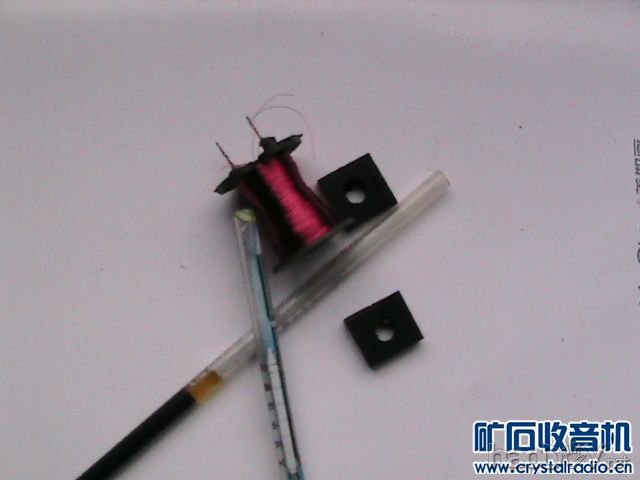 照片2 027.jpg 一台怀旧的仿古收音机