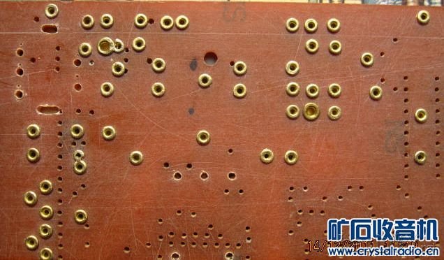 IMG_6002.jpg 一台怀旧的仿古收音机