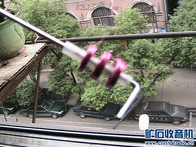 照片2 029.jpg 一台怀旧的仿古收音机